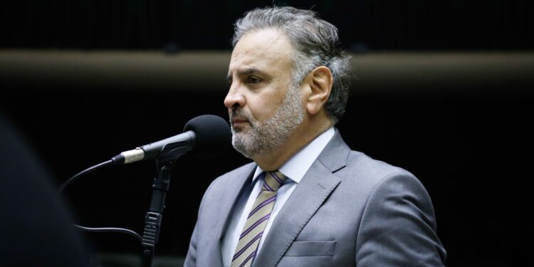 Cidadania propõe pré-candidatura de Aécio Neves à Presidência em federação com PSDB